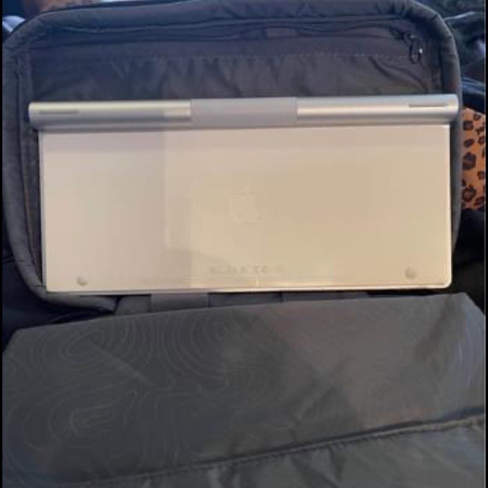 Apple Wireless Keyboard with case - Picture 2 of 5